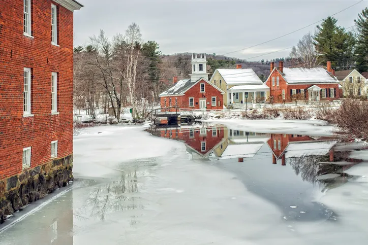 New Hampshire home insurance GettyImages-1905117206