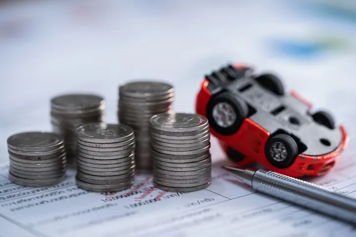 liability vs full coverage insurance GettyImages-2169983202